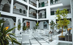 555 Hotel Clubbing Adults Only